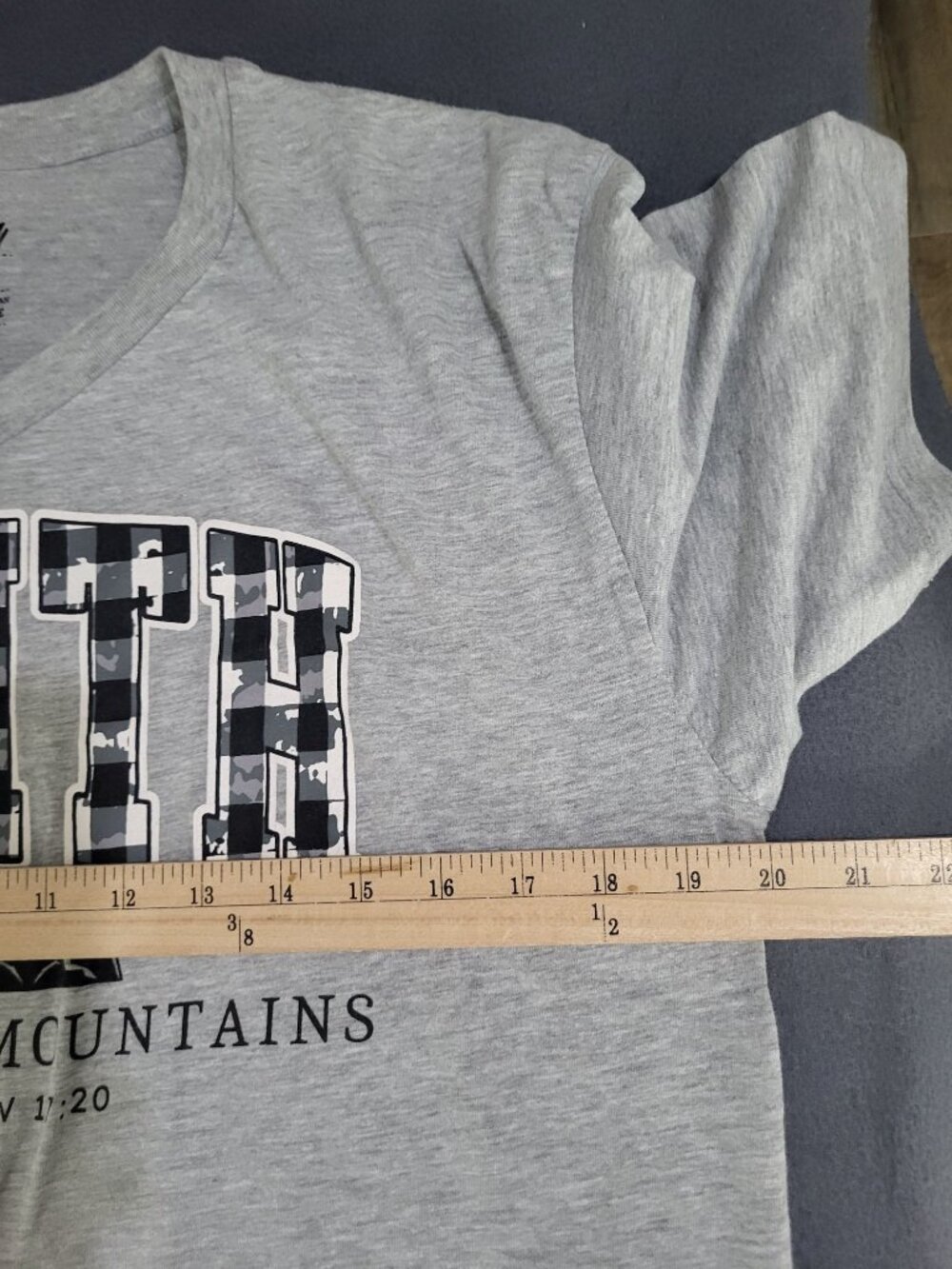Love in Faith Women's L Gray V Neck Shirt Matthew 17:20 Faith can move mountains - Picture 4 of 6